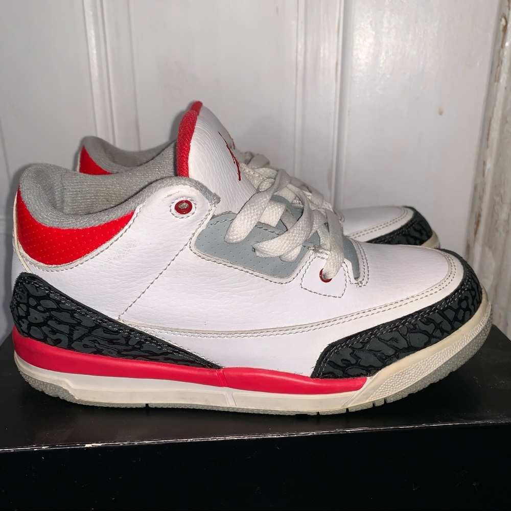 unite fire red 3s